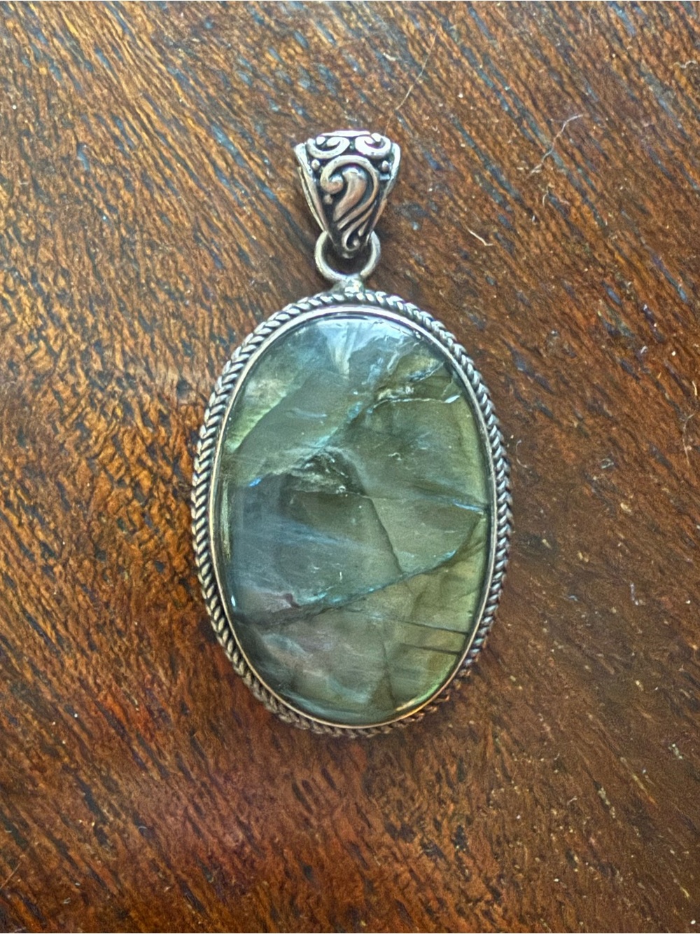 Vintage 925 sterling silver oval labradorite gemstone pendant.